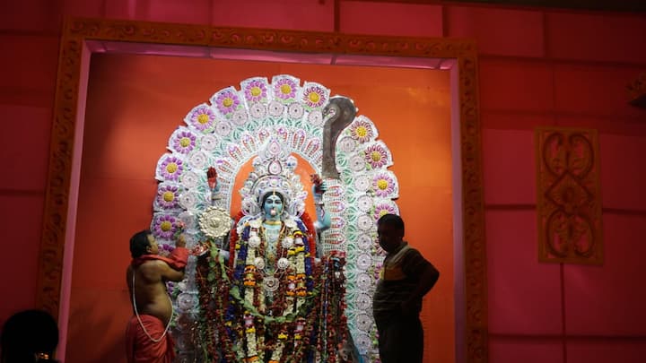 লোক সমিতিতে প্রতি বছর অন্নকূটের ব্যবস্থা করা হয়। কয়েকশো মানুষ মহাভোজে যোগ দেন। এবারও অন্নকূটের ব্যবস্থা করা হয়েছে বৃহস্পতিবার