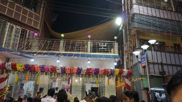 হাওড়ার অপর এক বিখ্যাত কালী মন্দির কালীবাবুর বাজারের কাছে সিদ্ধেশ্বরী মন্দির। কালীপুজোয় এই মন্দিরেও অসংখ্য মানুষ পুজো দিতে আসেন