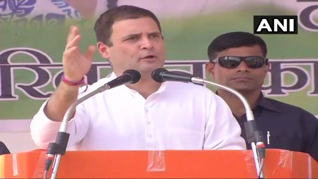 PM, CM don't work without seeking nod of industrialist friends: Rahul in Chhatisgarh শিল্পপতি বন্ধুদের সম্মতি না নিয়ে কোনও কাজ করতে পারেন না প্রধানমন্ত্রী-মুখ্যমন্ত্রী, কংগ্রেস ক্ষমতায় এলে ১০ দিনে কৃষিঋণ মকুব, ছত্তীসগঢ়ে রাহুল