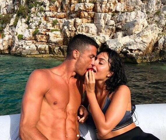 বান্ধবীর সঙ্গে বিশেষ মুহূর্তে রোনাল্ডো। ছবি সৌজন্যে ইনস্টাগ্রাম