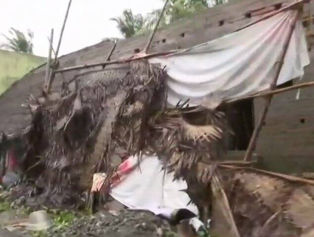 ইতিমধ্যেই মৃত্যু হয়েছে ১১ জনের। মৃতদের নিকটাত্মীয়কে এককালীন ১০ লক্ষ টাকা করে ক্ষতিপূরণ দেওয়ার ঘোষণা করেছেন মুখ্যমন্ত্রী পালানিস্বামী।