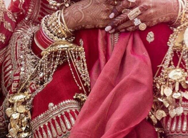 তাঁর ওড়নায় এমব্রডারি করেই লেখা ছিল সদা সৌভাগ্যবতী ভবঃ।