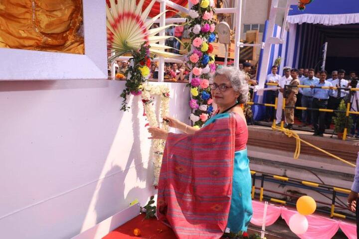 জাহাজগুলির উদ্বোধন করেন প্রধান অতিথি ভারতীয় সেনার পূর্বাঞ্চলীয় কম্যান্ডার জিওসি-ইন-সি লেফটেন্যান্ট জেনারেল মুকুন্দ নারাভানের স্ত্রী বীণা নারভানে।