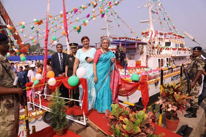 এই জাহাজে বসানো রয়েছে ৪০/৬০ বন্দুক। মোট ৩৫ জনের থাকার সংস্থান রয়েছে এই জাহাজে।