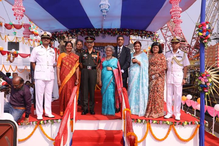 অনুষ্ঠানে উপস্থিত ছিলেন জিআরএসই সিএমডি রিয়ার অ্যাডমিরাল (অবসরপ্রাপ্ত) ভি কে সাক্সেনা এবং উপকূলরক্ষী, স্থলসেনা, নৌসেনা ও জিআরএসই-র শীর্ষ কর্তাব্যক্তি ও পদাধিকারীরা।