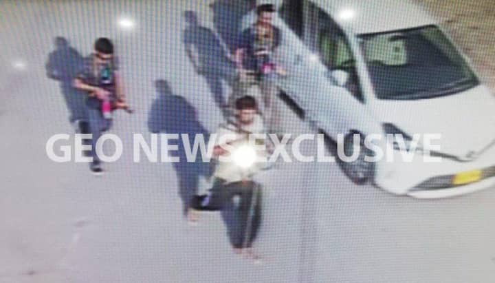 হামলার দায়স্বীকার করেছে বালোচ লিবারেশন আর্মি। তারা জানিয়েছে, বালোচিস্তানে কোনওপ্রকার চিনা আগ্রাসন বরদাস্ত করা হবে না। প্রসঙ্গত, চিন-পাকিস্তান অর্থনৈতিক করিডরের অন্যতম অংশ হল এই প্রাকৃতিক সম্পদ পরিপূর্ণ বালোচিস্তান।