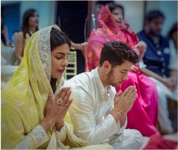 গত ১৮ আগস্ট, মুম্বইয়ে প্রিয়ঙ্কা চোপড়ার বাড়িতে এই অনুষ্ঠান হয়েছিল।