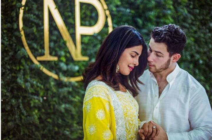 সোশ্যাল মিডিয়ার মাধ্যমে ‘রোকা’ অনুষ্ঠানের ছবি শেয়ার করেন প্রিয়ঙ্কা।