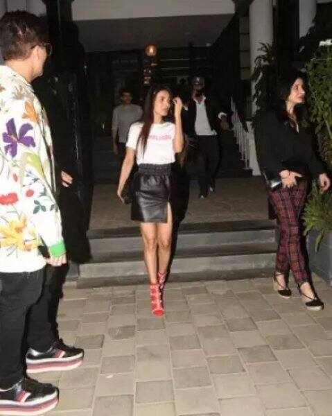  একটি বিনোদন পোর্টালকে এই খবর জানিয়েছেন ওই জুটিরই এক ঘনিষ্ঠ বন্ধু। তিনি এই কথাও বলেছেন, দুজনে যৌথ উদ্যোগে এই অ্যাপার্টমেন্টটি কিনেছেন। তবে এখন সময়ই বলবে শিগগিরই তাঁরা একসঙ্গে থাকা শুরু করবেন কিনা?