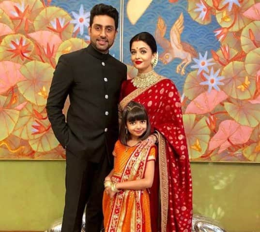 গতকাল সন্ধেয় আনন্দ পিরামলকে বিয়ে করেছেন মুকেশ অম্বানির একমাত্র মেয়ে ঈশা অম্বানি।