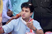 দিনভর ব্যস্ত থাকলেন বৈঠকে, বিবাহবার্ষিকীতে স্ত্রীর সঙ্গে দেখা করতে পারলেন না জ্যোতিরাদিত্য