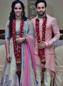 বিয়ে করলেন সাইনা, গাঁটছড়া বাঁধলেন সহ খেলোয়াড় পারুপল্লি কাশ্যপের সঙ্গে