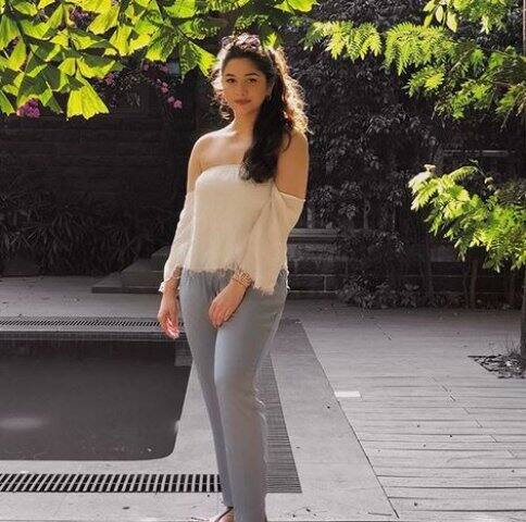 মুম্বইয়ের ধীরুভাই অম্বানি স্কুলে পড়াশোনা করেছেন সারা। এরপর লন্ডনে গিয়ে মেডিসিনে স্নাতক সম্পন্ন করেছেন। ছবি সৌজন্য - ইনস্টাগ্রাম