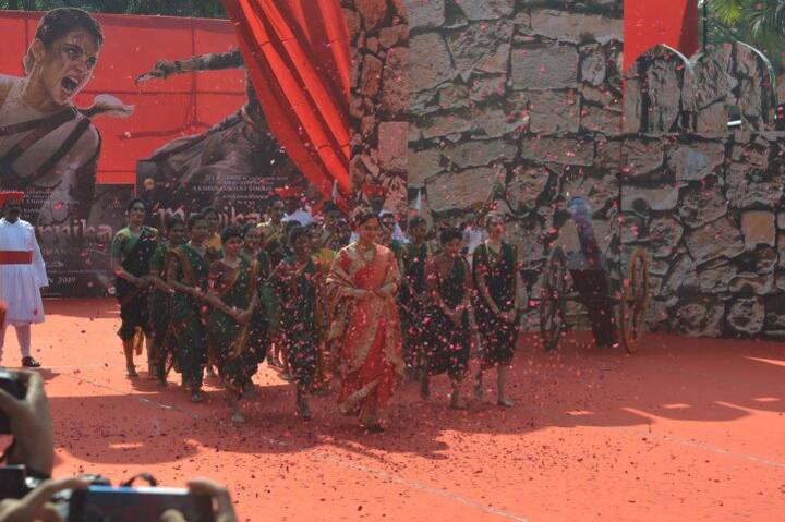 মুক্তি পেয়েছে কঙ্গনা রানাওয়াতের বহুপ্রতীক্ষিত ছবি মণিকর্ণিকা-র ট্রেলার। সেই উপলক্ষ্যে মুম্বইয়ে হয়ে গেল একটি অনুষ্ঠান।
