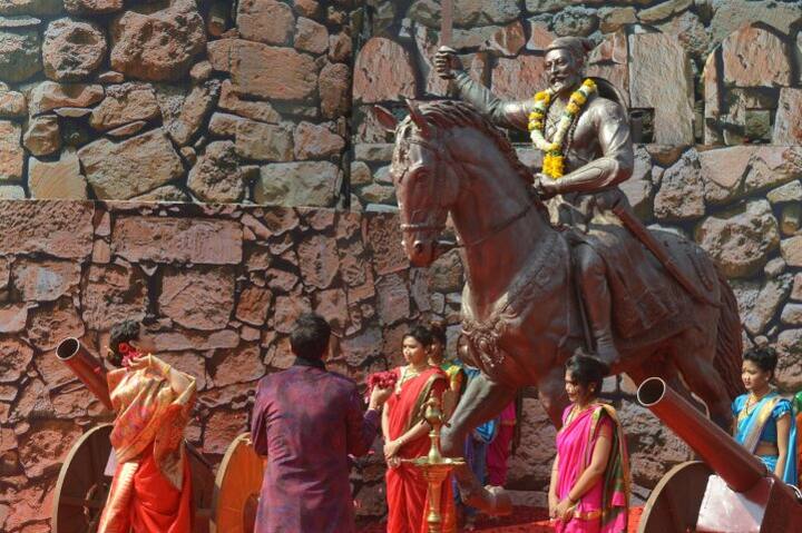 মুক্তি পেয়েছে কঙ্গনা রানাওয়াতের বহুপ্রতীক্ষিত ছবি মণিকর্ণিকা-র ট্রেলার। সেই উপলক্ষ্যে মুম্বইয়ে হয়ে গেল একটি অনুষ্ঠান।