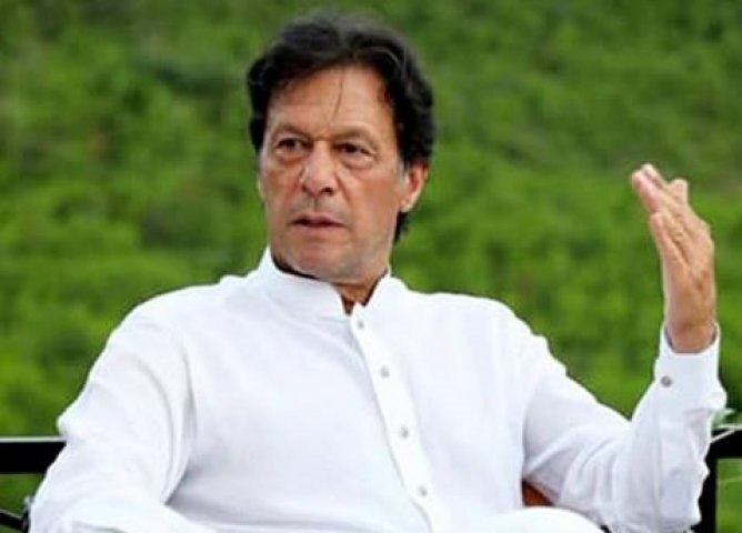 Will 'show Modi govt how to treat minorities', says Pak PM Imran Khan নাসিরুদ্দিন শাহের প্রসঙ্গ টেনে মোদীকে খোঁচা ইমরানের