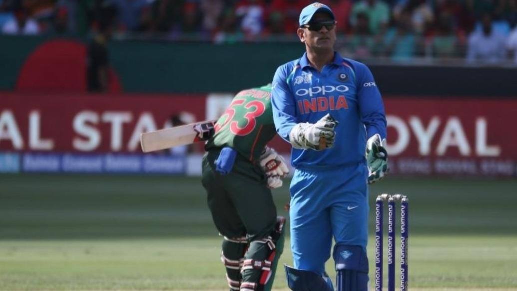Dhoni returns to T20I squad, Karthik pips Pant as second keeper in ODIs অস্ট্রেলিয়া ও নিউজিল্যান্ডের বিরুদ্ধে সিরিজের দল ঘোষণা, টি-২০-তে ধোনির প্রত্যাবর্তন