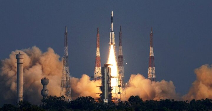 Three Indians to spend 7 days in space in ISRO's Gaganyaan Programme; Check details মন্ত্রিসভার সম্মতি, গগনযান প্রকল্পে ২০২২ সালে সাতদিনের জন্য তিনজনকে মহাকাশে পাঠাবে ইসরো