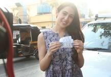 ছবিতে দেখুন: নিজের অভিনীত ছবি \'সিম্বা\' দেখতে টিকিট কেটে হলে সারা আলি খান