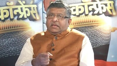  Though a great actor, Naseeruddin Shah’s statement is highly irresponsible, says Ravi Shankar Prasad বিরাট অভিনেতা, আইকন, কিন্তু দায়িত্বজ্ঞানহীন কথা বলেছেন, উনি মোদির বিরোধী, নাসিরুদ্দিনকে পাল্টা কেন্দ্রীয় মন্ত্রী