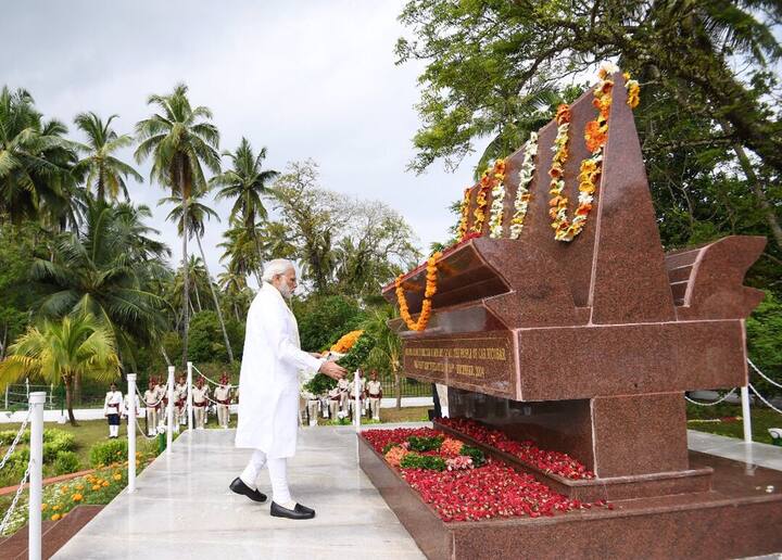 কার নিকোবর দ্বীপে সুনামি স্মৃতিস্তম্ভে শ্রদ্ধা জানান তিনি।