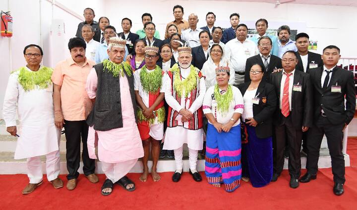 উপজাতি প্রধান ও ক্রীড়াবিদদের সঙ্গে প্রধানমন্ত্রী