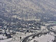 তুষারের চাদরে ঢাকল জম্বু-কাশ্মীর, কার্গিলের তাপমাত্রা পৌঁছালো মাইনাস ১৫.৬ ডিগ্রিতে