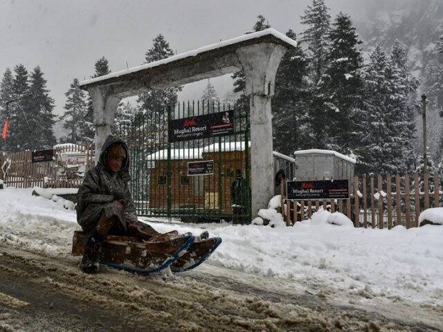 বানিহাল, কাটরা সহ অন্যান্য অঞ্চলগুলিতেও তাপমাত্রা নেমেছে মাইনাসের নিচে।
