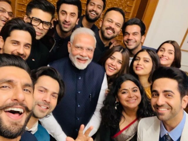 PM meets Bollywood stars: Ranveer, Alia, Ranbir,Varun & other next generation B-Town stars pose for an EPIC SELFIE with PM Narendra Modi ভারতীয় সংস্কৃতিতে চলচ্চিত্রের প্রভাব নিয়ে আলোচনা, প্রধানমন্ত্রীর সঙ্গে বৈঠকে বলিউডের একঝাঁক তারকা