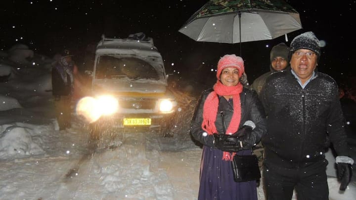 আরও পর্যটক আটকে আছেন কিনা, তা জানার জন্য চলছে তল্লাশি। প্রসঙ্গত, গত ২৮ ডিসেম্বর, নাথুলায় প্রায় ৩ হাজার পর্যটককে উদ্ধার করে সেনাবাহিনী। যা এখনও পর্যন্ত ওই রাজ্যে হওয়া সবচেয়ে বড় উদ্ধারকাজ।