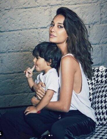 ইনস্টাগ্রামে প্রায়ই সুন্দর সুন্দর ছবি পোস্ট করেন লিজা।