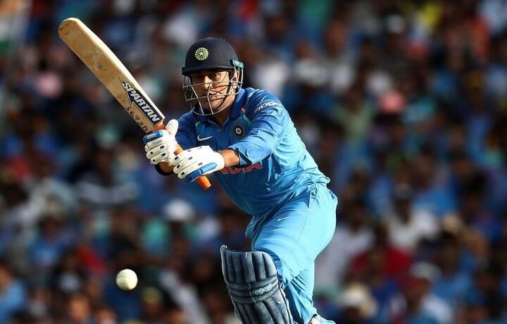 এই তালিকায় ধোনিই রয়েছেন এক নম্বরে। ধোনি দলে থাকাকালে ভারত রান তাড়া করে যে ম্যাচগুলিতে জিতেছে, সেখানে তাঁর ব্যাটিং গড় ৯৯.৮৫। 