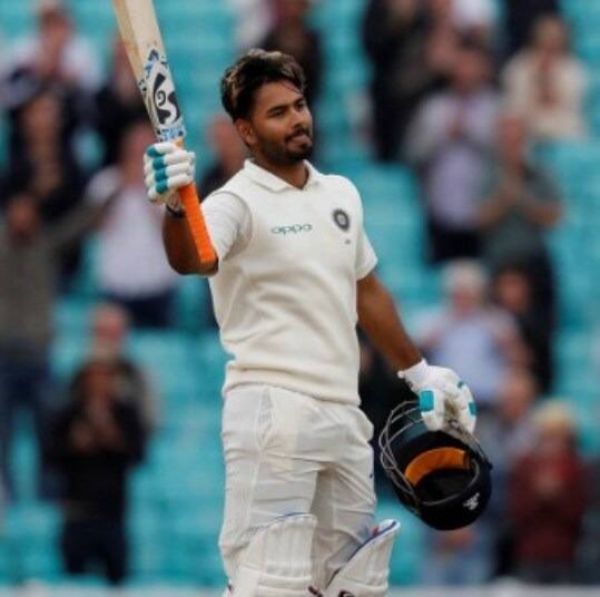 শুধু মাঠেই নয়, মাঠের বাইরেও সময়টা খুব ভালো কাটছে তাঁর। মাঠেও যেমন খোলামেলা, মাঠের বাইরে সোশ্যাল মিডিয়াতেও তাঁর এই মেজাজই ধরা পড়েছে।