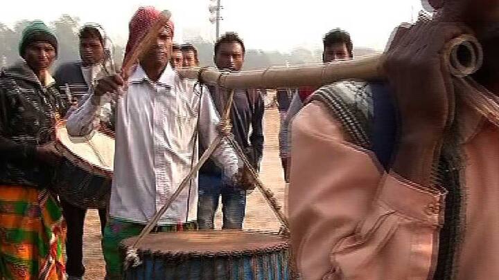 ধামসা-মাদলের ছন্দে