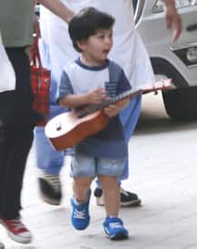 ছবিতে দেখুন: গিটার হাতে মিষ্টি তৈমুর