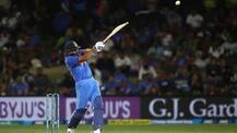 ভারতের হয়ে ধোনির সবচেয়ে বেশি ছক্কার রেকর্ড স্পর্শ করলেন রোহিত শর্মা