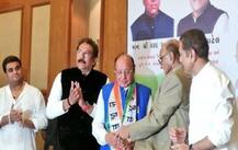 শরদ পাওয়ারের উপস্থিতিতে এনসিপি-তে যোগ দিলেন শঙ্করসিন বাঘেলা