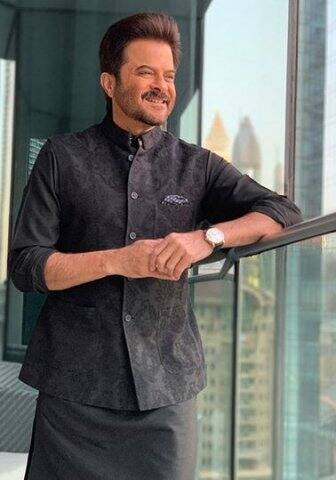 শোনা যায়, ৬২ বছরের অনিল এখনও ছবিতে নিজের স্টান্ট নিজেই করেন, এমনকী ঝুঁকিপূর্ণ হলেও।
