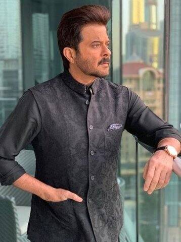 তাঁর ডান কাঁধের কিছু টিস্যু ক্ষতিগ্রস্ত হয়েছে। তবে অনিল বলেছেন, ভয় পাওয়ার কোনও কারণ নেই, এখনও তিনি অনেক পথ হাঁটবেন।
