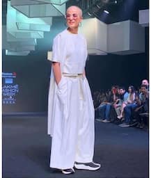 ল্যাকমে ফ্যাশন সপ্তাহ: মার্জার সরণিতে আয়ুষ্মান খুরানার ক্যানসার আক্রান্ত স্ত্রী তাহিরা