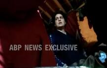 দেখুন, রাজনীতিতে যোগ দেওয়ার পর প্রথমবার ঝুপড়িবাসীদের সঙ্গে দেখা করলেন প্রিয়ঙ্কা গাঁধী