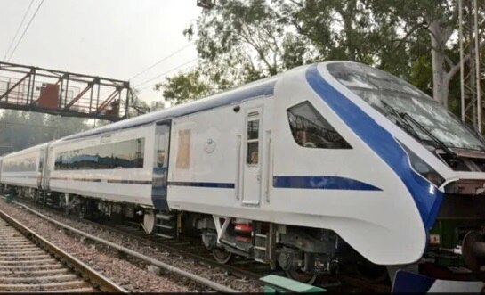 Vande Bharat Express begins first commercial run বন্দে ভারত এক্সপ্রেসের প্রথম বাণিজ্যিক যাত্রা শুরু