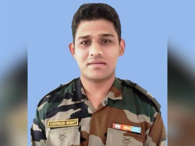 ১৬ই ফেব্রুয়ারী রাজৌরির নৌসেরা সেক্টরে জঙ্গিদের পুঁতে রাখা আইইডি নিষ্ক্রিয় করার সময় বোমা ফেটে মৃত্যু হয় তার।