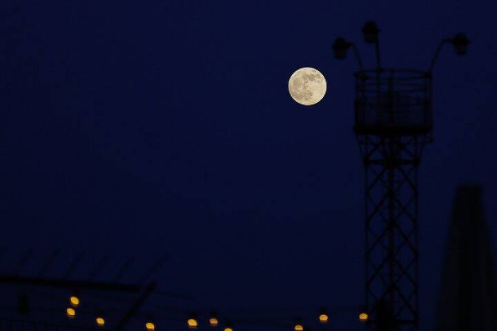 এই সুপার মুনের অনেক নাম রয়েছে। যেমন, হাঙ্গার মুন, বোন মুন, স্টরম মুন ইত্যাদি। এবছর খুব তুষারপাত হবার কারণে অনেকে একে স্নো মুনও বলছেন।