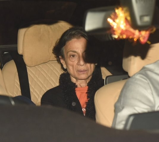 কিছুদিন আগেই ছোট মেয়ে তানিশার সঙ্গে আন্দামানে ছুটি কাটাতে দেখা গিয়েছিল তনুজাকে। (ছবি-মানব মঙ্গলানি)