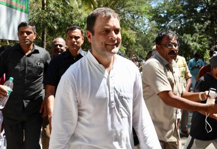 রাহুল গাঁধী ও রাইহান ভদ্রের আসার খবর পেয়ে আগে থেকেই বিশেষ নিরাপত্তার ব্যবস্থা করেছিল মন্দির কর্তৃপক্ষ।