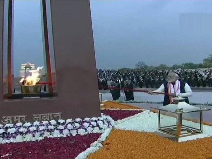 জাতীয় যুদ্ধ স্মারকের উদ্বোধন, পরিবারতন্ত্র নিয়ে নাম না করে কংগ্রেসকে বিঁধলেন মোদি PM dedicates National War Memorial জাতীয় যুদ্ধ স্মারকের উদ্বোধন, পরিবারতন্ত্র নিয়ে নাম না করে কংগ্রেসকে বিঁধলেন মোদি