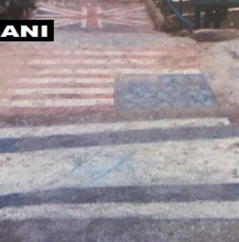 বালাকোটে জইশের ঘাঁটির সিঁড়িতে আঁকা ছিল মার্কিন যুক্তরাষ্ট্র ও ইংল্যান্ডের পতাকা। এই ঘাঁটিই ধ্বংস করে দেয় ভারতীয় বায়ুসেনা।। (ছবি- এএনআই)