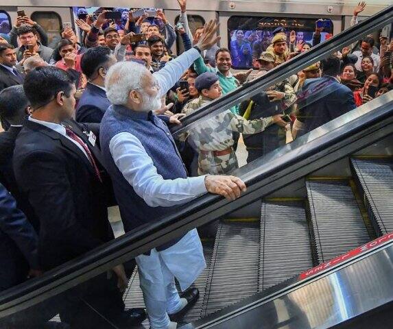 ৩ টি পাক জঙ্গি ঘাঁটি ভারতীয় বায়ুসেনা গুঁড়িয়ে দেওয়ার কিছুক্ষণ পর এই গীতার উদ্বোধন করেন প্রধানমন্ত্রী।