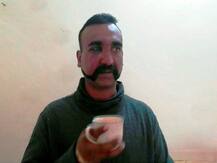 বিমানে অভিনন্দনের বাবা মা, উঠে দাঁড়িয়ে সশ্রদ্ধ সংবর্ধনা যাত্রীদের